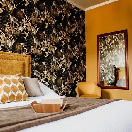 La 10 Hotel