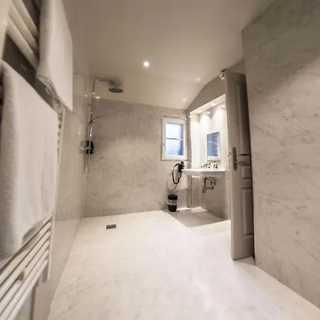 La 10 3* Ετρετά