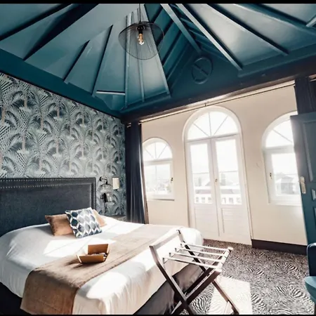 La 10 3* Ετρετά