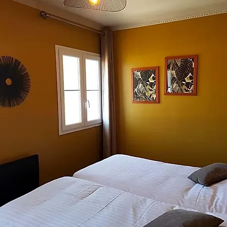 La 10 Hotel