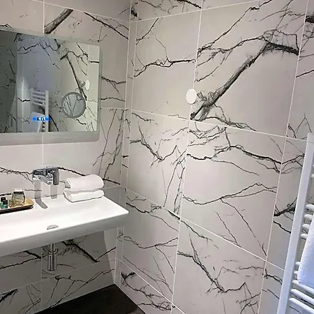 La 10 Hotel