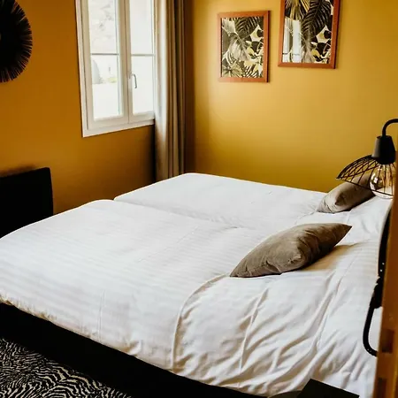 La 10 Hotel